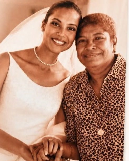 Una novia y su madre el día de la boda