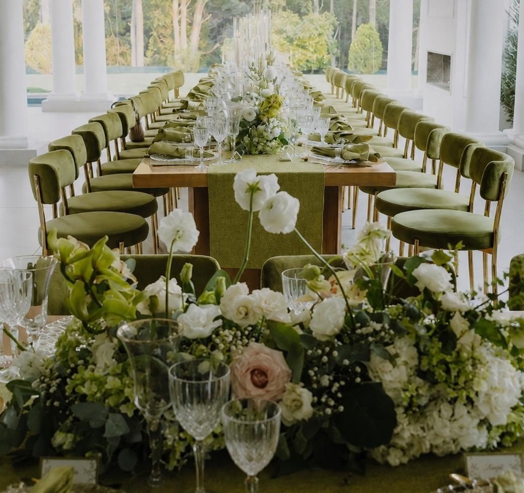 Mesa imperial en verde y blanco